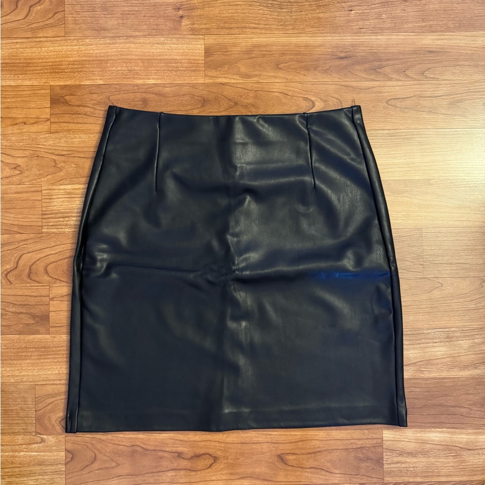 NWOT Dynamite Black Faux Leather Mini Skirt (NEVER WORN)